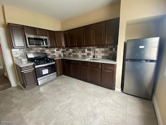 15 William St, East Orange, NJ 07017