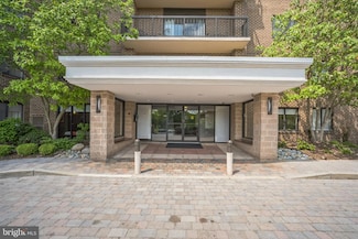 200 N Pickett St Unit 601, Alexandria, VA 22304