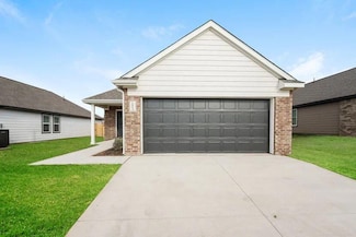 1805 Crimson Lake Blvd, El Reno, OK 73036