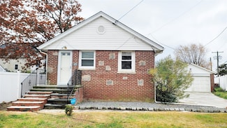 469 River St, Oceanside, NY 11572