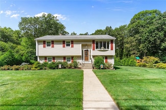 4 Sharon Pkwy, North Smithfield, RI 02896