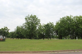 200 Stonegate Dr, Albany, GA 31721