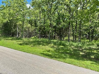 323 W Green Valley Dr, Horseshoe Bend, AR 72512