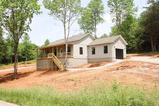 70 River Oaks Dr, Sparta, TN 38583