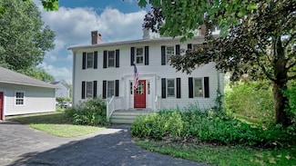 42 York St, Kennebunk, ME 04043
