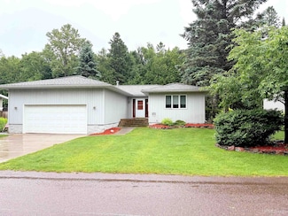 1009 9th Ave, Houghton, MI 49931