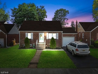 15 Carrelton Dr, Paterson, NJ 07522