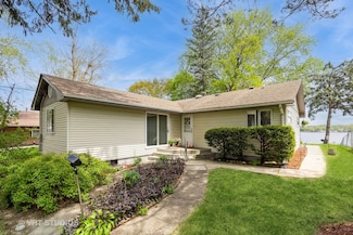 3714 W Lake Shore Dr, Wonder Lake, IL 60097