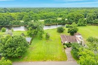 2209 Riverside Dr, West Columbia, TX 77486