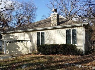 5098 Maplehill Dr, McCullom Lake, IL 60050
