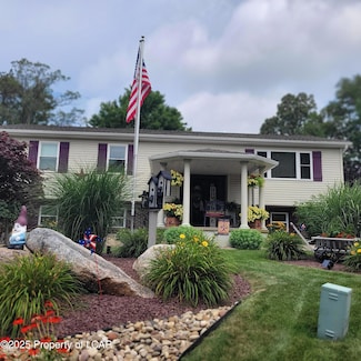 4 Saint Theresa Dr, Hazleton, PA 18202