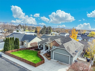 718 SE Scenic View Dr Unit A/B, College Place, WA 99324