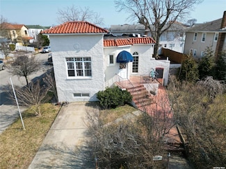 720 Franklin Blvd, Long Beach, NY 11561