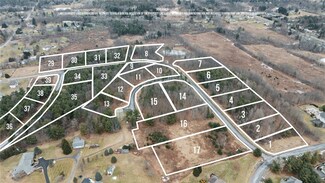 84 Roseann Dr, Lansing, NY 14850