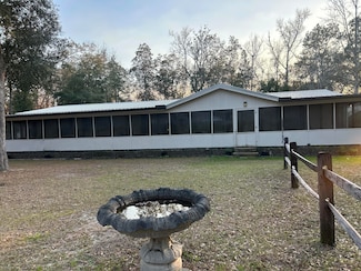 1566B Government St, Ponce de Leon, FL 32455