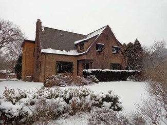 9 S Commonwealth Ave, Aurora, IL 60506