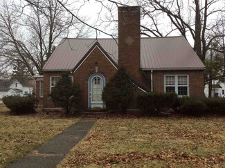 40 W Wayne St, Laketon, IN 46943