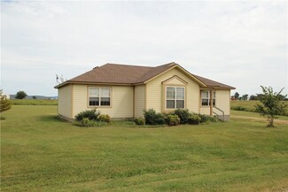 10494 State Line Rd, Summers, AR 72769