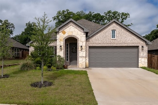 233 Gardenia Dr, Azle, TX 76020