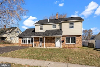 36 Rambler Ln, Levittown, PA 19055