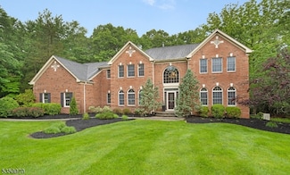 9 Oakridge Rd, Annandale, NJ 08801