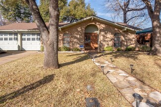 636 Tumbleweed Dr, Hurst, TX 76054