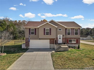 1564 Saint Charles Dr, Hillsboro, MO 63050