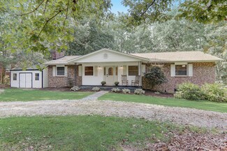 216 Dundeve Cir, Hendersonville, NC 28792