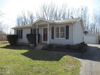 1048 Woodglen Ave, Newton Falls, OH 44444