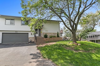 3576 Avon Ct, Woodbury, MN 55125