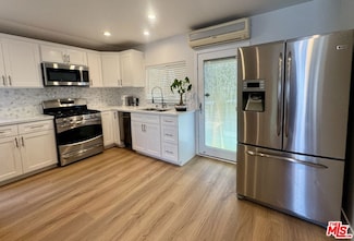 132 N Carson Rd Unit A, Beverly Hills, CA 90211