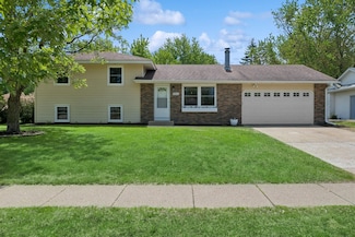 884 Whitney Dr, Saint Paul, MN 55124