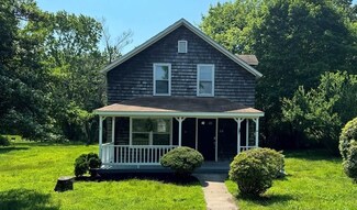 30 Railroad Ave, West Kingston, RI 02892