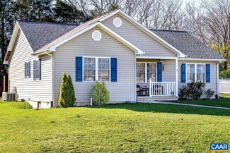 11 Falcon Ln, Weyers Cave, VA 24486