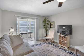 4730 NW 10th Ct Unit 208, Plantation, FL 33313