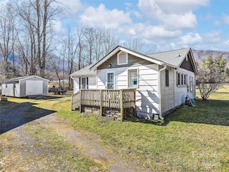 74 Badd Ln, Maggie Valley, NC 28751