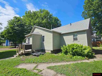 602 Park Ln, Mankato, MN 56001