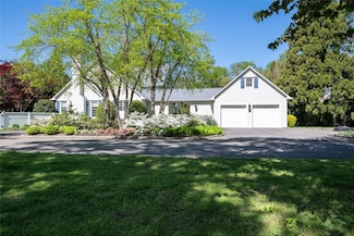 11 Morgan Ln, Locust Valley, NY 11560