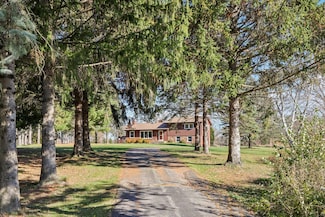 W398N8740 Amber Ln, Ixonia, WI 53036