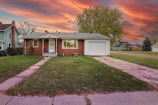 523 W Mill St, Paynesville, MN 56362