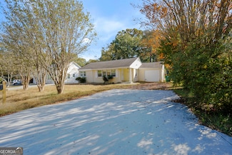 843 White Oak Dr, Forest Park, GA 30297