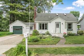509 Spruce St, Elk Rapids, MI 49629