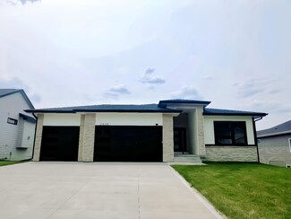 2938 NE Brentwood Cir, Grimes, IA 50111