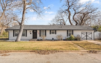 511 N Ricketts St, Sherman, TX 75092