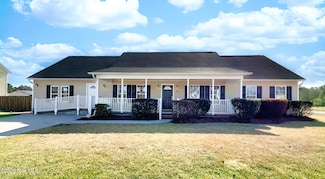 124 Camellia Creek Dr, Richlands, NC 28574