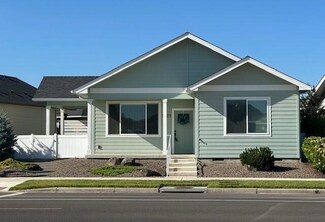 1521 N Haskell St, Central Point, OR 97502