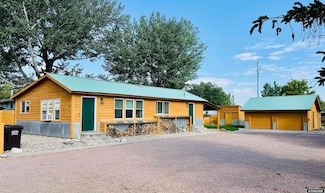 616 W Main Ave, Saratoga, WY 82331