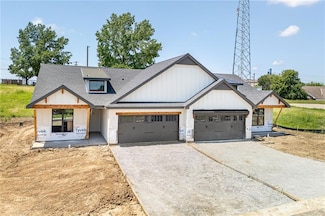 1404 Country Place Ct, Country Club, MO 64505