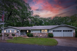 1 Panbury Ln, Bella Vista, AR 72715