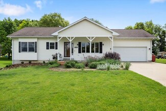 1402 Round Horn St, Waverly, IA 50677